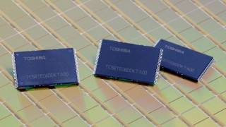 Apple, Amazon и Google сред кандидатите да купят бизнеса с чипове на Toshiba