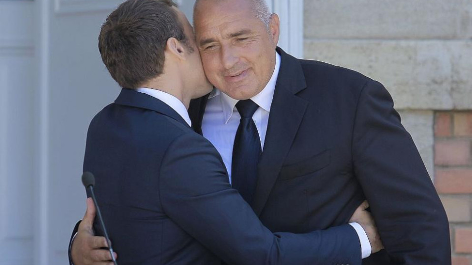 Любомир Стойков: Бих посъветвал политиците да внимават с „мъжките целувки”