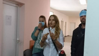 НЯМА ТАКАВА ДЪРЖАВА! „VIP“ ПЕРСОНАТА БЕНОВСКА ПРЕРЕЖДА В „ИСУЛ“, ДУШИ И РИТА, ЗАЩОТО Я СНИМАХ КАК ПРЕРЕДИ 10 ЧАКАЩИ С ДЕЦА…