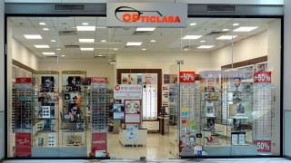 Българска оптика прави бизнес за сметка дарения за деца