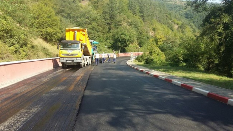 Вижте как преасфалтираха отсечката на смъртта край Своге