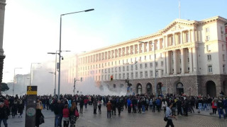 ПОЗОРЪТ НА ТЕЛЕВИЗИИТЕ! БЪЛГАРИЯ НА БУНТ, А ТЕ МЪЛЧАТ КАТО П@ТКИ!