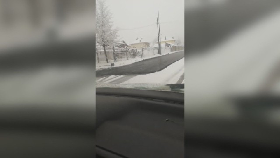 Неделно асфалтиране в снега почти докара до бой шофьори и строители