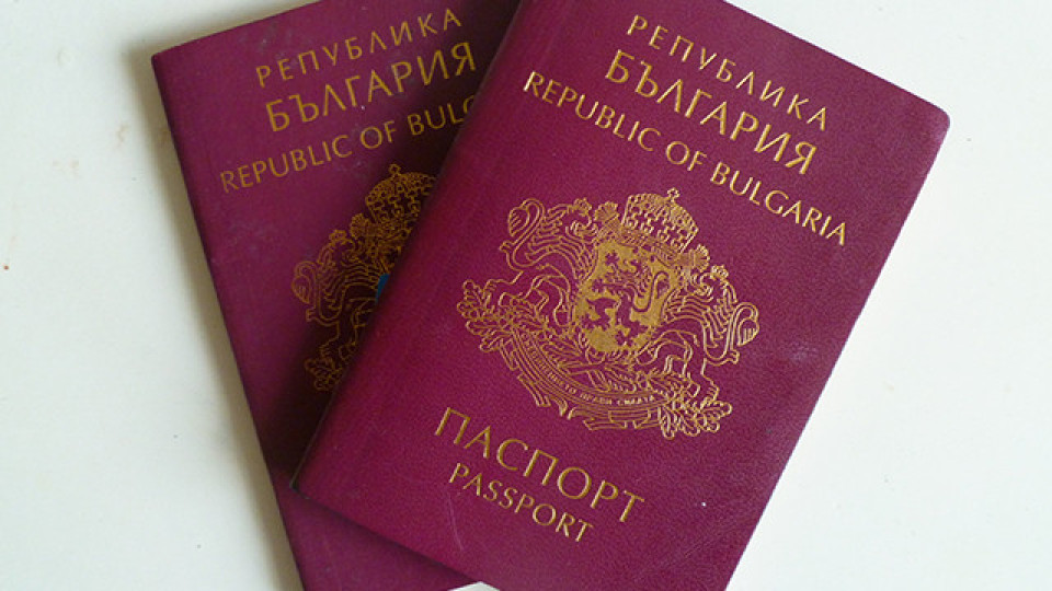 Вижте тарторите на паспортната мафия, която зарежда бежанците с паспорти за Европа!