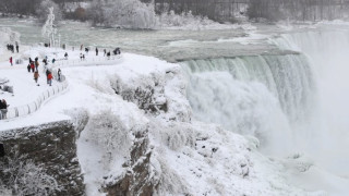 Ниагарският водопад замръзна