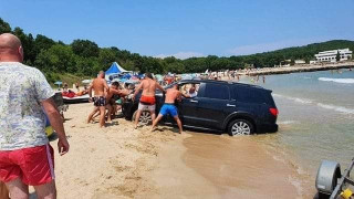 Ицо Хазарта: Точно нашето поколение седеше и гледаше как се налива бетон по плажа