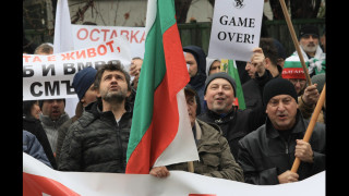 Полицията разгони с лютив спрей протест заради водната криза