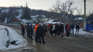 Затапиха Бучино заради неработене по Пернишки поток, местните ще блокират АМ Струма