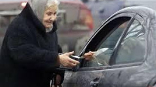 ЗА ЧУЖДИТЕ ВИНАГИ НАМИРАТЕ ПАРИ