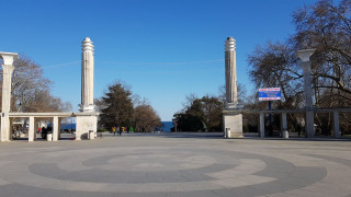 Докога фирмата на майката на г- н Марешки ще строи в Морската градина?