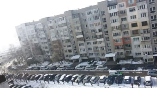 Снимката е от бюро по труда Младост. Дестки хора наредени на опашка всеки ден!