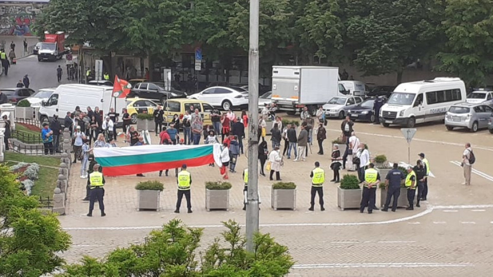 ПЪРВИ СНИМКИ В СВОБОДНО СЛOВО! Започна "големия" протест на ПП "Възраждане" пред парламента