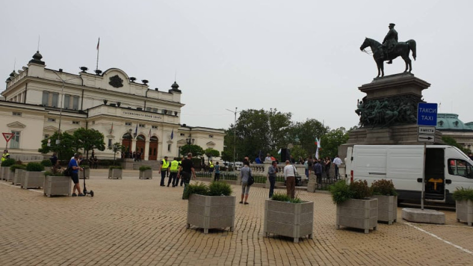 Ден трети: Започва поредния протест пред Народното събрание (обновена)