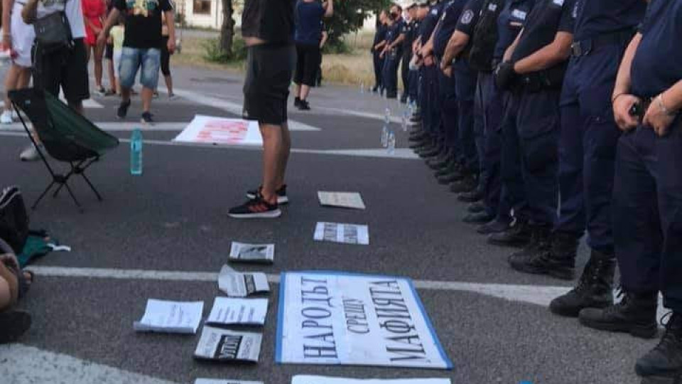 Ние сме тук и отстояваме. Чакаме ви. Подкрепа за Стара Загора! &#x1f44a;&#x1f44a;&#x1f44a;