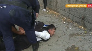 ПОЛИЦАИТЕ ЗАМЕРЯНИ С ЯЙЦА И КИНТИ, АРЕСТУВАХА РОСЕН МИЛЕНОВ
