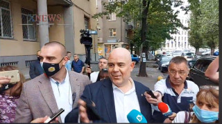 Иван Гешев инкогнито в хасковския съд. Изпратиха го с викове "Оставка".