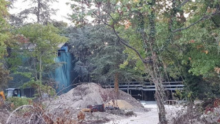 Въпреки забраните: Марешки строи в Морската градина във Варна