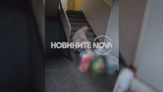 Съпругата на починал с COVID-19 в Пловдив: Той лежа 20 мин. без кислород на площадка между етажите в болницата