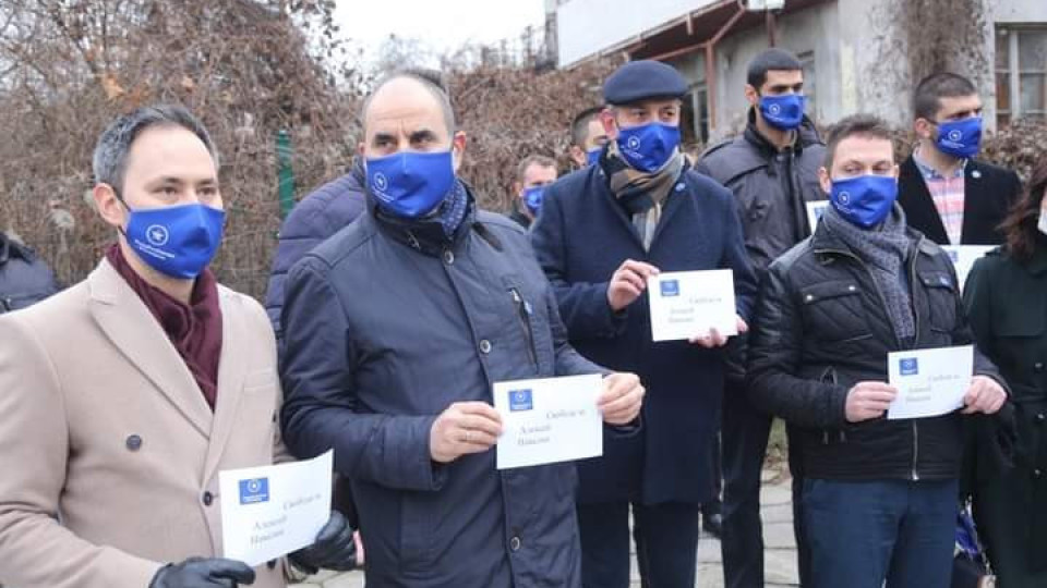 Като гледам кои подкрепят Навални, си мисля, че Путин си е прав! Като гледам кои подкрепят Навални, си мисля, че Путин си е прав!