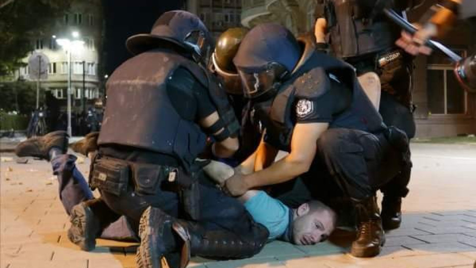 Мафията е жива: Биещите полицаи и босовете им ще бъдат аплодирани, а битите - освиркани