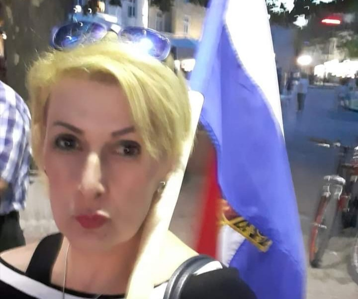 За неграмотниците, които ме обвиняват, че съм носила руското знаме на протестите