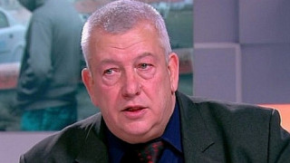 Тихомир Стойчев: Гущерът се научи да имитира, че си реже опашката