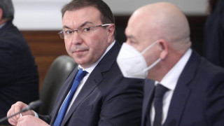 КАК ПОЛИТИЦИТЕ ПРЕХВЪРЛЯТ ВИНАТА ЗА ПРОВАЛА СИ В БОРБАТА С COVID-19 ВЪРХУ ВСИЧКИ НАС