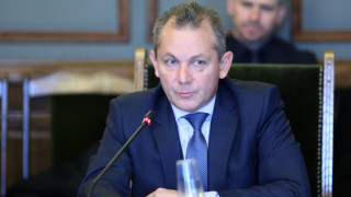 Не е възможно в нормална държава по върховете на ключови структури от сигурността да се допускат толкова тъпи и-или нагли неща и техни извършители!