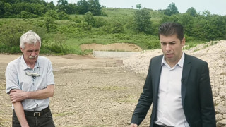 Кирил Петков: За този язовир са дадени 2.3 млн. лв, бутилка от безалкохолно е съоръжение (ВИДЕО)