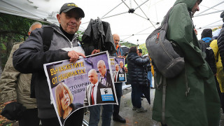 Протестиращи: Г-жо Фандъкова, ако Иванов бе пребил вашата дъщеря, щяхте ли да го вземете на работа?
