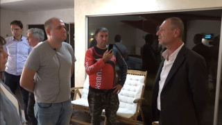 Новият шеф на ловно стопанство Паламара Гюнай Кадиров (вдясно на снимката), който отвори любимата резиденция на Бойко Борисов за простосмъртни, вече е уволнен