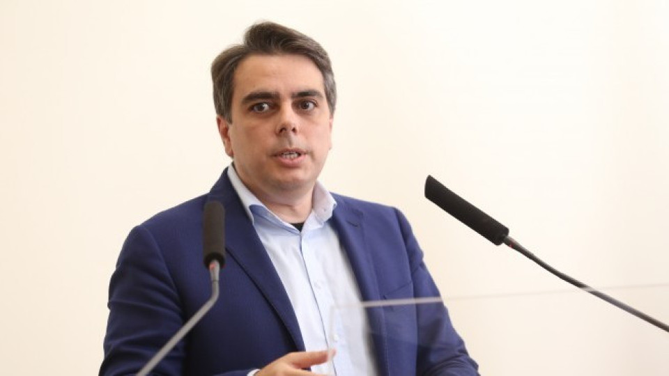 Асен Василев: „Ежегодният панаир“ за минималната заплата ще приключи