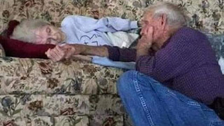 Тя каза: „Не се обаждай на лекаря, искам да заспя спокойно, с твоята ръка в моята