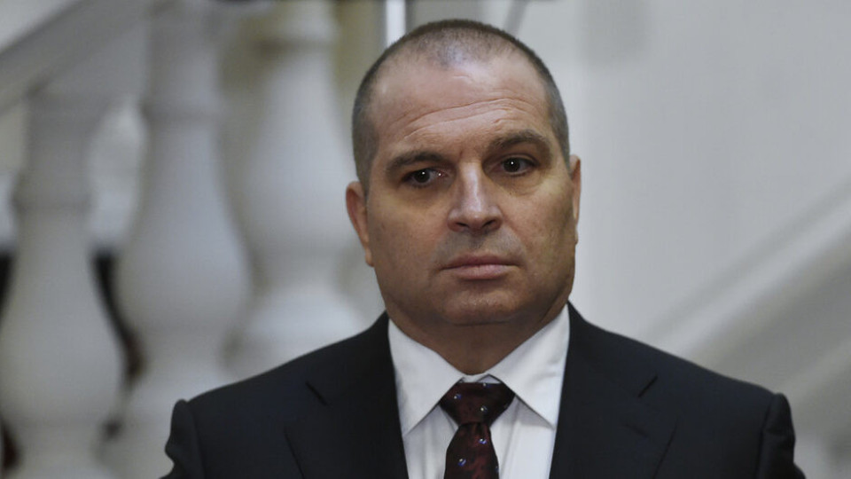 Караджов към ГЕРБ: Инхаус договорите, сключени от предишното редовно правителство, са незаконни Караджов към ГЕРБ: Инхаус договорите, сключени от предишното редовно правителство, са незаконни