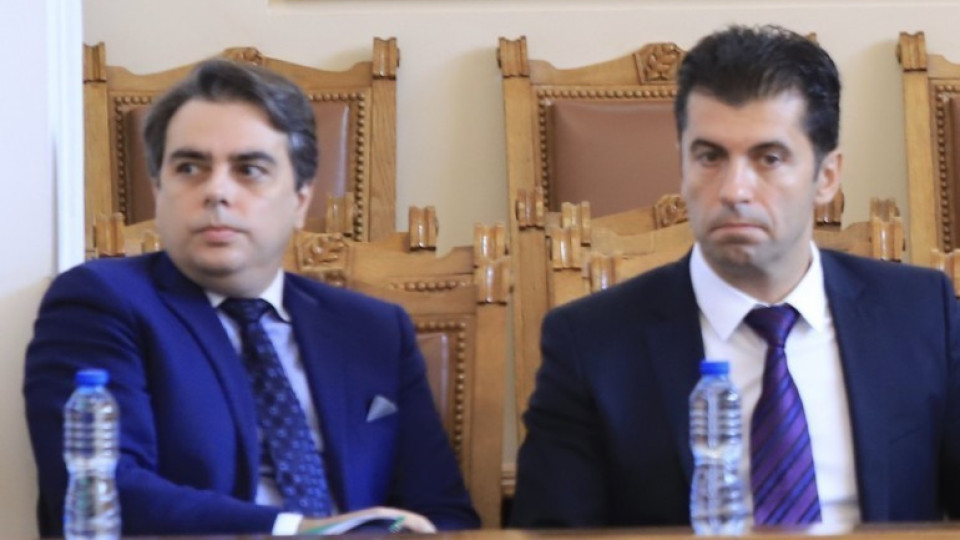 Двамата измамници, които спуснаха с парашут да досъсипят България, се изказват от името на народа