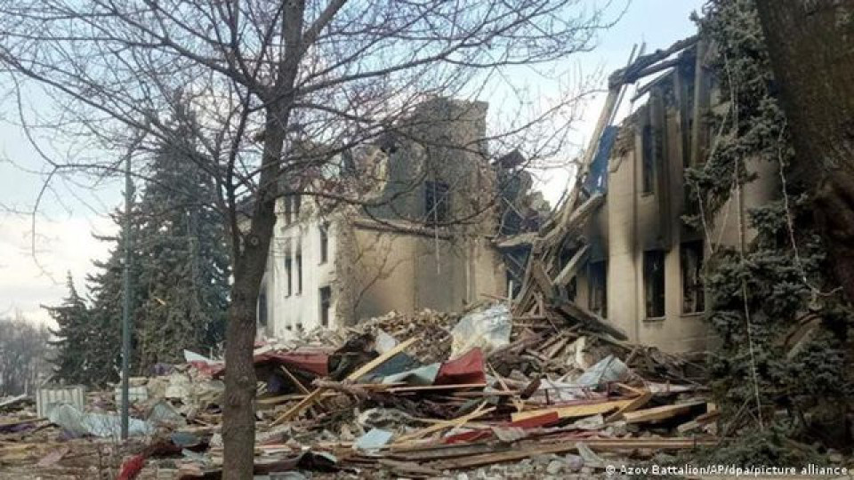 Дали бомбардировката на театъра в Мариупол не е дело на екстремисти от „Азов“, за да се предизвика намесата на НАТО?