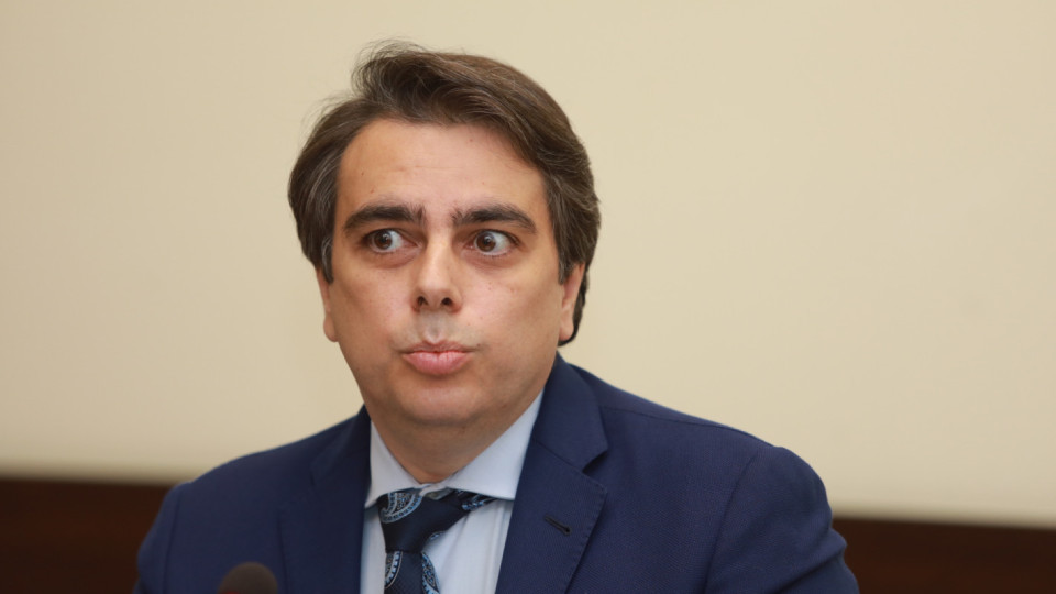 Асен Василев в записа: Министрите да се подпишат с кръв, че ще изритат хората на ГЕРБ и Радев