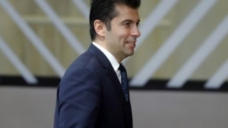 И това се случи! Кабинетът „Петков“ подаде оставка по куриер