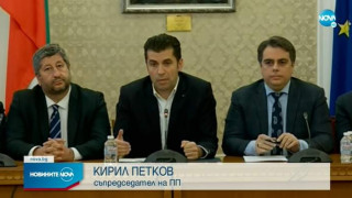 Снимката е по мотиви на Доньо Донев. Умник Гюро /в средата/