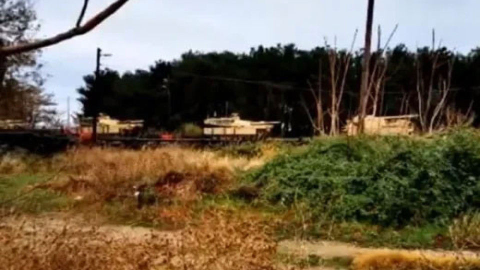 Влак с военна техника за Украйна дерайлира в Гърция до България, американци заклещени във вагон