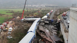 Десетки загинали и ранени след сблъсък на два влака в Гърция