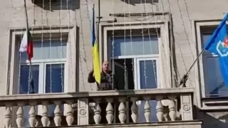 Атанас Стефанов от партия МИР свали знамето Украйна от кабинета на кмета Фандъкова