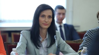 Мария Габриел пред Борисов: Ще изпълня мандата, ще отида при президента с имена