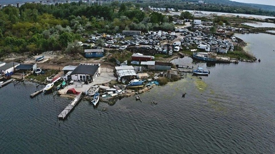 Как се краде имот на морския бряг за 2,3 млн. лева? Да каже кметът от ГЕРБ Иван Портних (СНИМКИ)