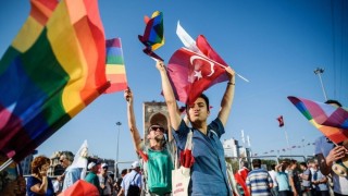 Ердоган не си поплюва: масови арести на гейове и лесбийки на парад