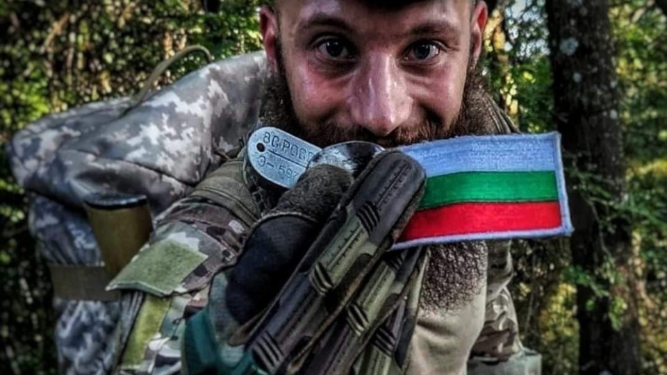 Синът на панагюрския кмет Никола Белишки се изтипоса като нацист във фейсбук. Читатели питат: Краде ли ордени от трупове на войници?