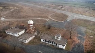 „Пладнешки грабеж“: Най-големият фотоволтаик в България цъфва върху разбито летище