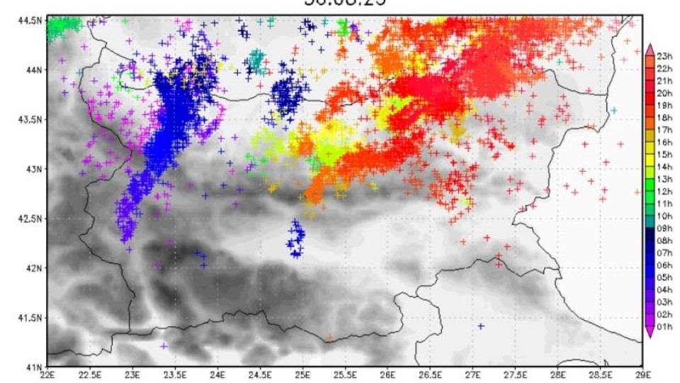 16 000 мълнии са паднали вчера в България, само край Русе са 276