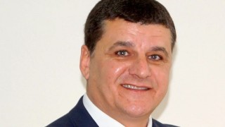 МЪЛНИЯ: Бандит нападна с брадва кмета с офшорка в Малта Емил Илиев