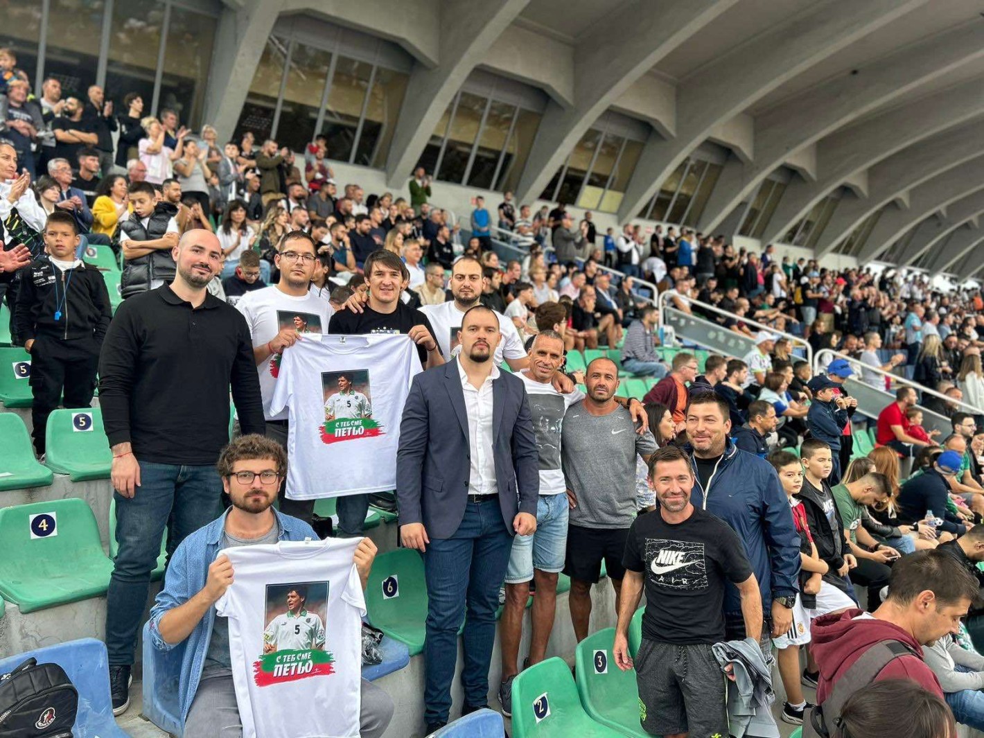 Бойко Борисов и младежите на ГЕРБ с мощна подкрепа за футболната легенда Петър Хубчев, който се бори с рака: “С теб сме, Петьо”!
